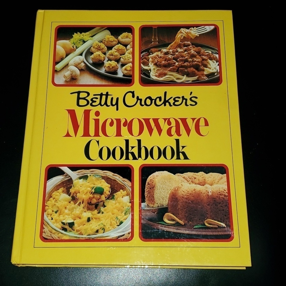 Vintage‎ Betty Crocker's microwave cookbook circa 1981 Hardcover about 280 pages